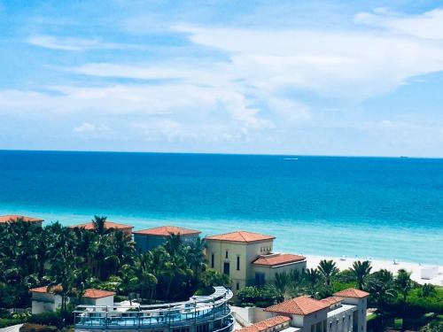 OCEAN VIEW 1BR 2BA Stylish Beach Condo Parking WiFi in Miami Beach, USA