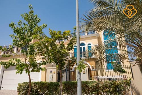 keysplease 4 BR Villa private pool Jumeirah Park - image 5