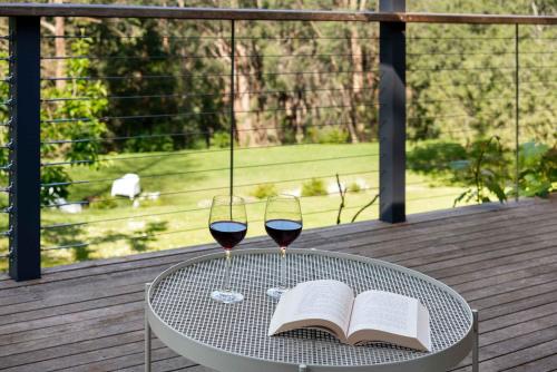 Woodland Sanctuary - Mini Golf, Fire Pit, Wineries near Sunny Ridge Strawberry Farm