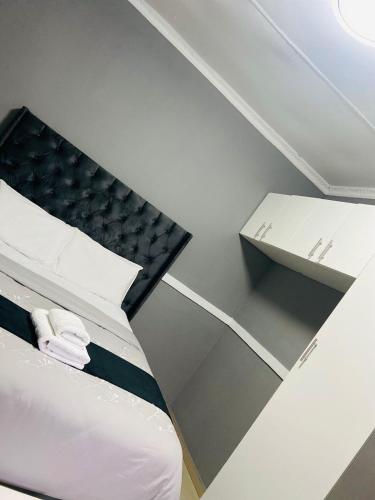 Gold Crown One Bedroom Self-Catering Apartment With NetFlix & YouTube