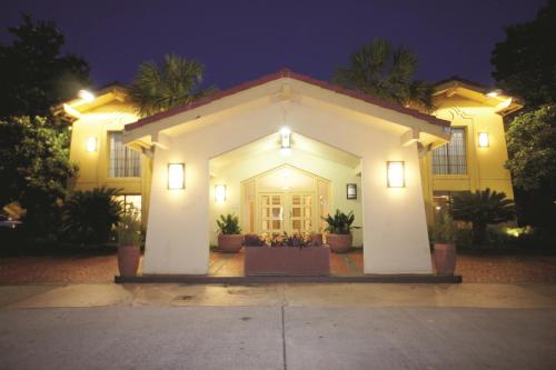 Quality Inn & Suites North Charleston - Ashley Phosphate thumb 2