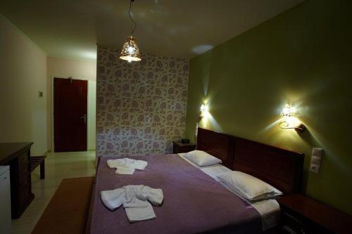Double Room with Balcony image 3