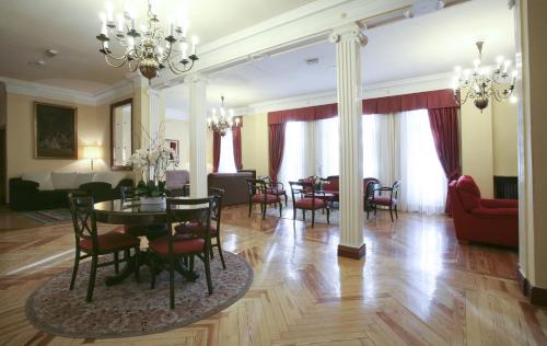 Közös társalgó / TV, Hotel Mediodia near Centro de Arte Reina Sofía Nemzeti Múzeum