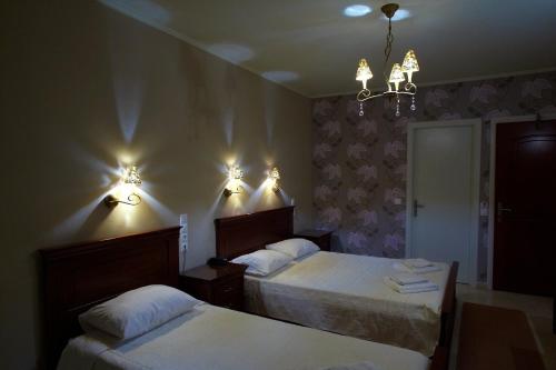 Triple Room with Balcony image 6