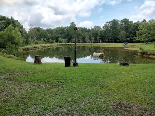 Cozy Bunkhouse for Two Nestled in the Trees near Graysville, Tennessee in Dunlap (TN)