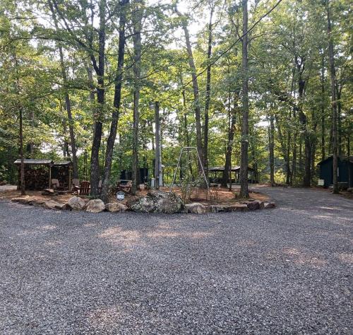 Cozy Bunkhouse for Two Nestled in the Trees near Graysville, Tennessee in Dunlap (TN)