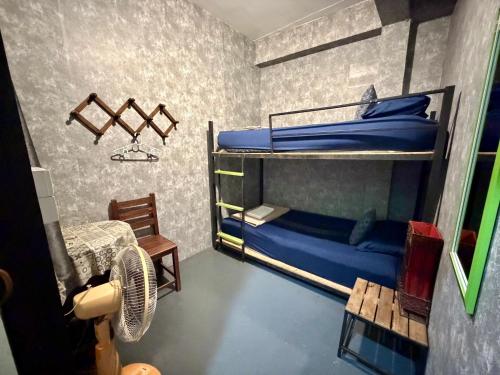 room detail thumbnail 2