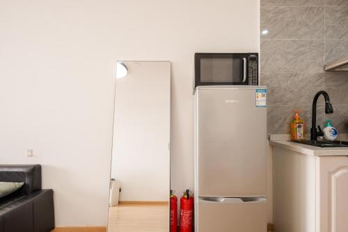 YunYing - Spacious Urban Flat with Panoramic City-View Windows - image 2