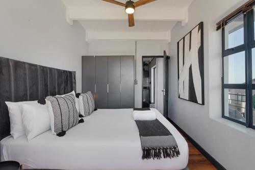 Manhattan On Coral Apartments - image 6