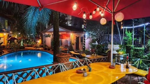 Woodmere Grand Hotel & Serviced Apartments