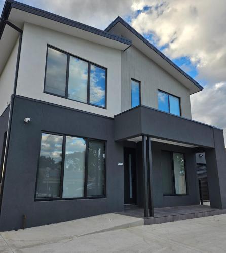 Maruve Guesthouse Plus- Modern Stay near Melb Airport 12 min in Campbellfield