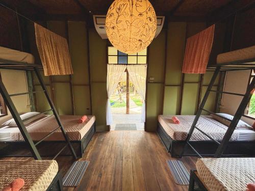 Sanctuary Hostel - Art & Adventure in Koh Lanta