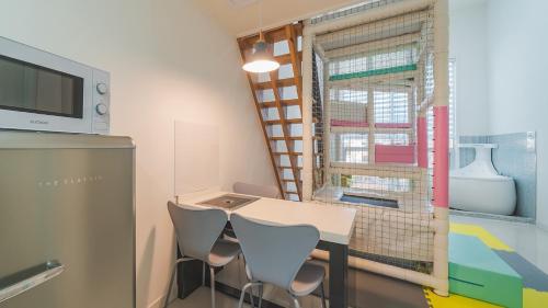 room detail thumbnail 1