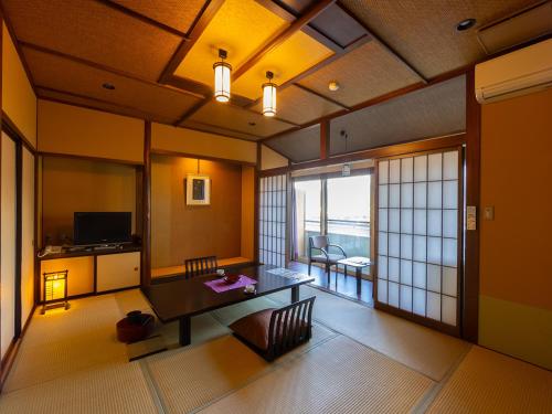 room detail thumbnail 0