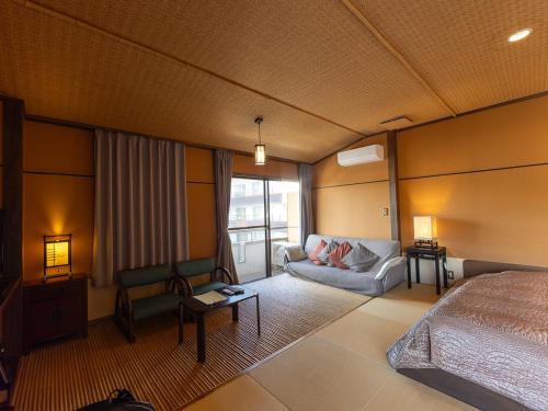 room detail thumbnail 1