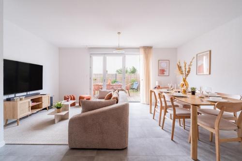 Maison Spacieuse avec Jardin Privé 3 Chambres Parking Gratuit 15 min Toulouse – khách sạn tại Avenue de Fronton