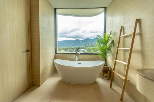 room detail thumbnail 2