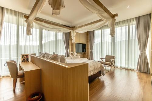 room detail thumbnail 0