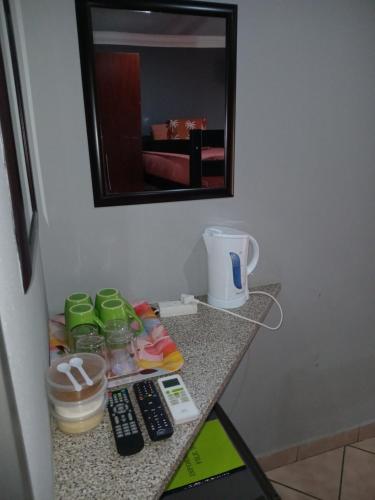 Grand Central Guesthouse - Tap to explore photos