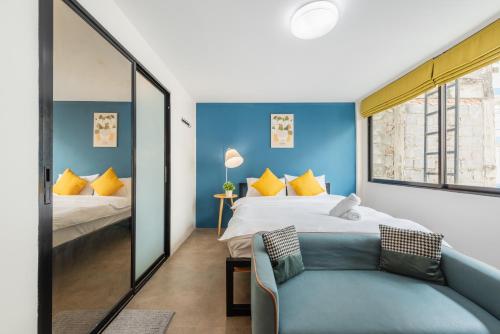 room detail thumbnail 1