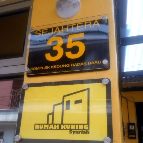 Faciliteter, Lejlighed i Ciadeg på  m². Soveværelser: 1. Private badeværelser: 1. (Penginapan Rumah Kuning Syariah) in Bogor