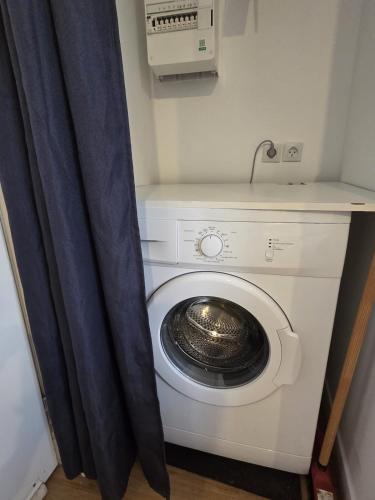 Le Timon - large studio avec Wi-Fi in ชองป์นิเยร์