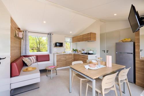 3 bedrooms, 5 beds