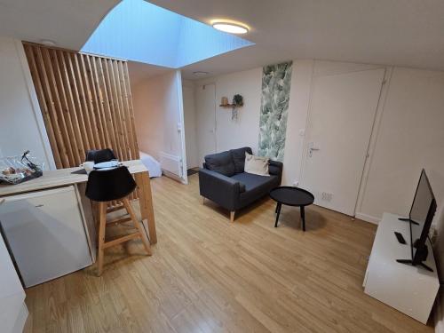 Le Pumba - large studio avec Wi-Fi in ชองป์นิเยร์