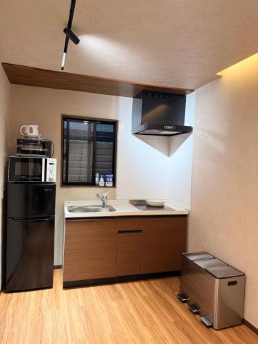 2 min walk to Osaka Kuromon Market 5 min to Nihonbashi Station Shinsaibashi Dotonbori Takashimaya Namba maximum 10 people direct access to Kansai Airport