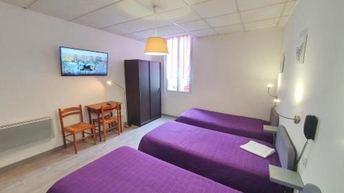 3 twin beds