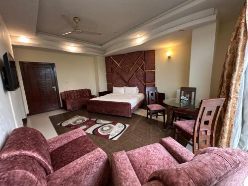 Ambassador Inn - image 8