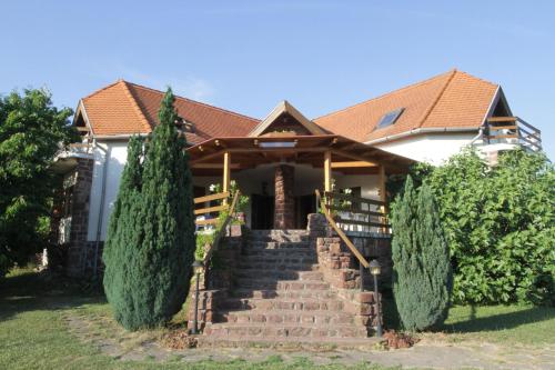 Vöröskő apartmanház 