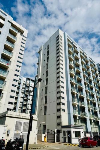 Del's Condotel across NAIA Terminal 3, Metro Manila