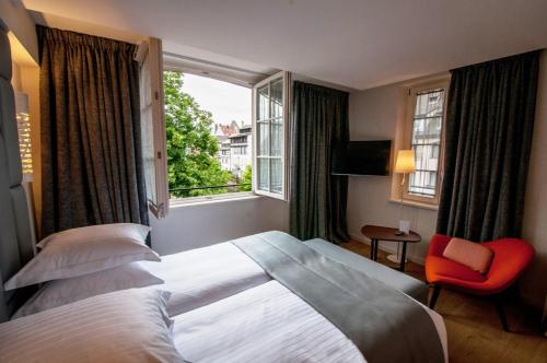 room detail thumbnail 1