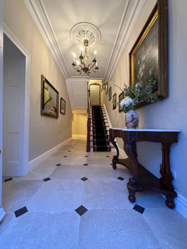Vestabils, Cashel Regency Townhouse in Cashel