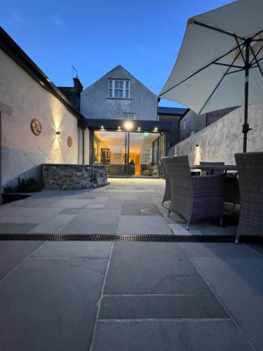 Iekārtas, Cashel Regency Townhouse in Cashel