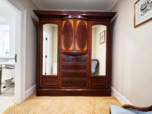 Cashel Regency Townhouse in Cashel
