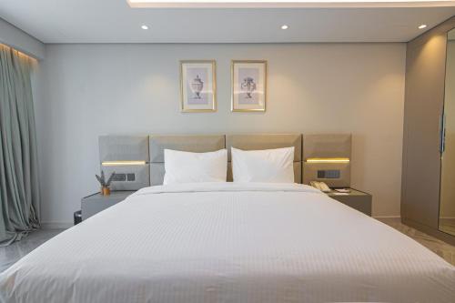 Thirty Five Westbay Luxury Apartments - image 4