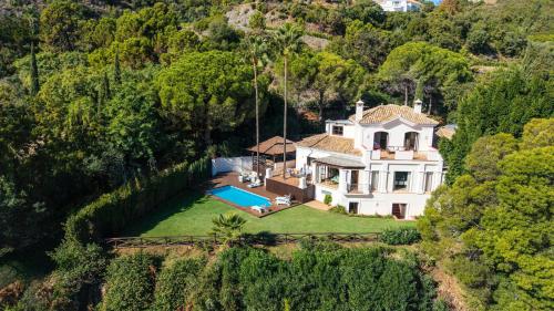 VACATION MARBELLA I Villa Vogue, La Zagaleta, Large Villa, Private Heated Pool, Private Golf Course, Breathtaking Sea View, Putting-Green, 24h Security, Very Spacious, BBQ Grill, Movie Theater gîte à louer Club de Golf La Zagaleta