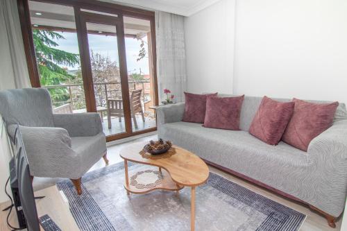 Cozy 1BR & Sofabed with Two Inviting Balconies