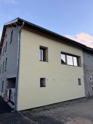 Villa Segny Chalet in Segny