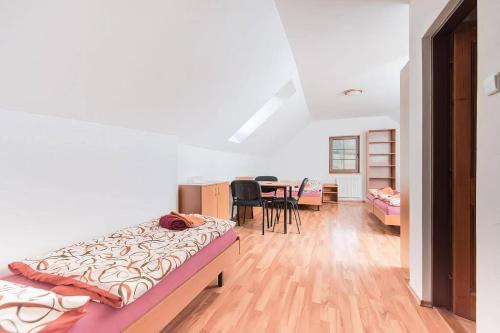 6 twin beds