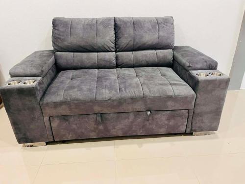 수랏타니 Cozy Hideaway 2 BR Private Room Shared House 3성급 게스트하우스 레스토랑