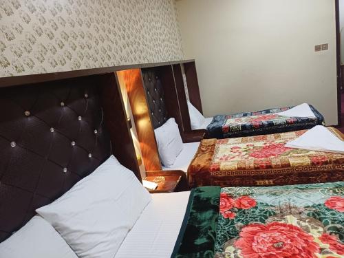 room detail thumbnail 2