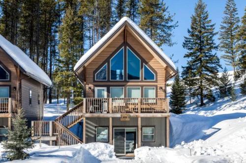 Inviting Vacation Cabin with Mountain Views near Glacier National Park, Montana in West Glacier (MT)