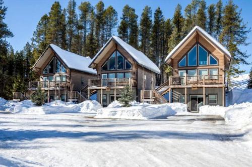 Inviting Vacation Cabin with Mountain Views near Glacier National Park, Montana in West Glacier (MT)