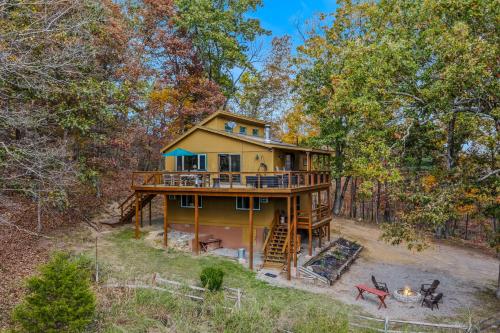 Camp Dancing Bears -Classic Retreat in Morton Grove, USA