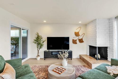 Newly Furnished 3BR 1BA - Spa - AC - Large Backyard in Allied Gardens