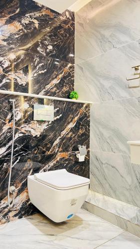 Gold Crest Service Apartment By LMY DHA 4 Lahore - image 7