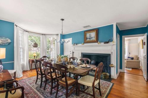 Steps From Downtown Minutes From Grays Beach in Yarmouth Port (MA)